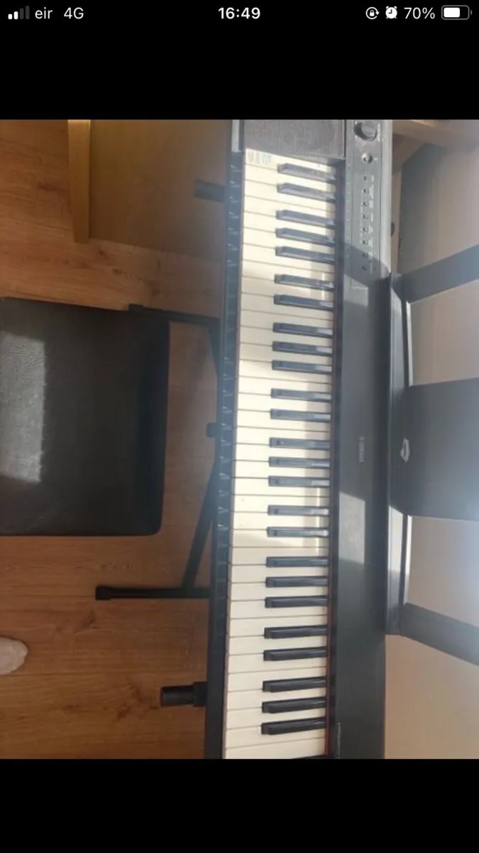 Yamaha Keyboard Piagerro NP11 - Image 1