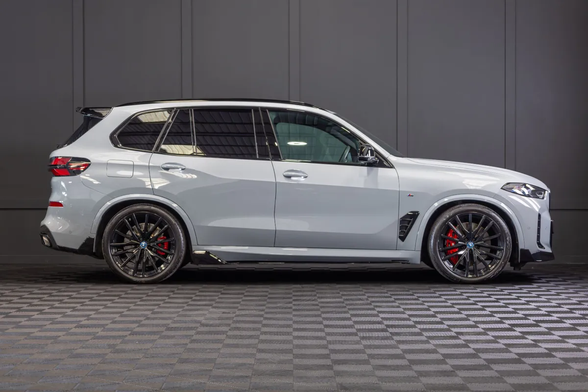 2025 BMW X5 X-Drive 50e M-Sport - Image 2