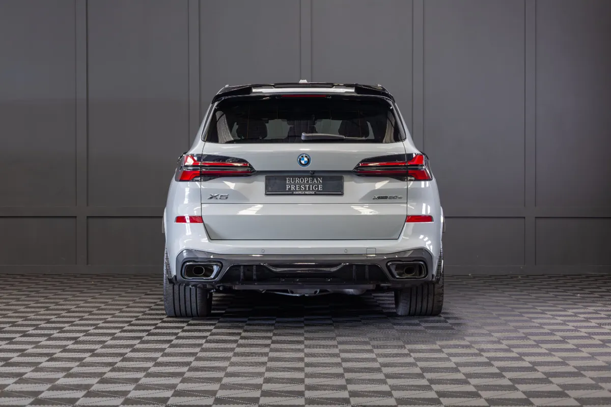 2025 BMW X5 X-Drive 50e M-Sport - Image 4