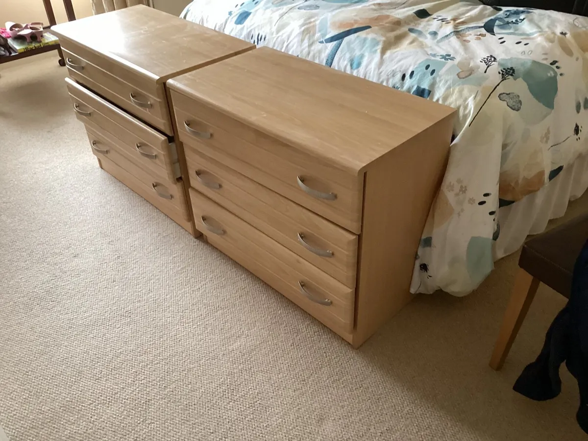 Chest of drawers - Image 1