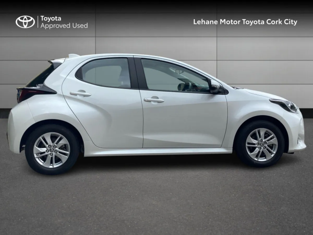 Toyota Yaris 1.5 HYBRID LUNA 4DR AUTO - Image 3