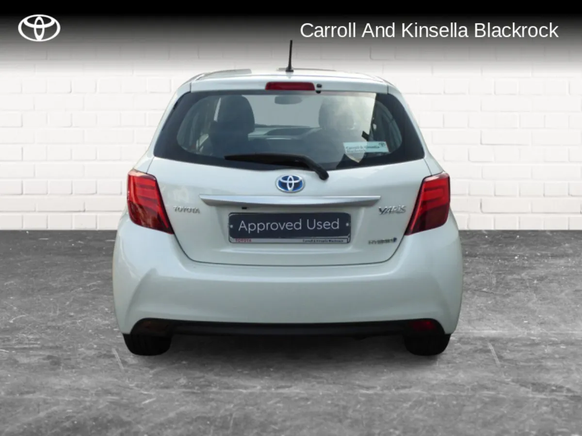 Toyota Yaris Hybrid Luxury - Image 4