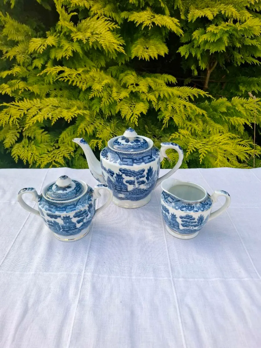 Blue willow imitation tea set postage possible