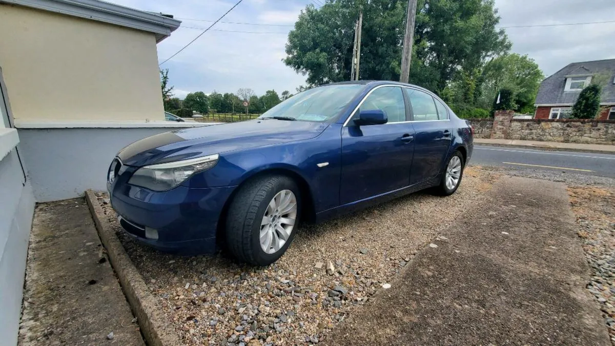 BMW 520 - Image 1