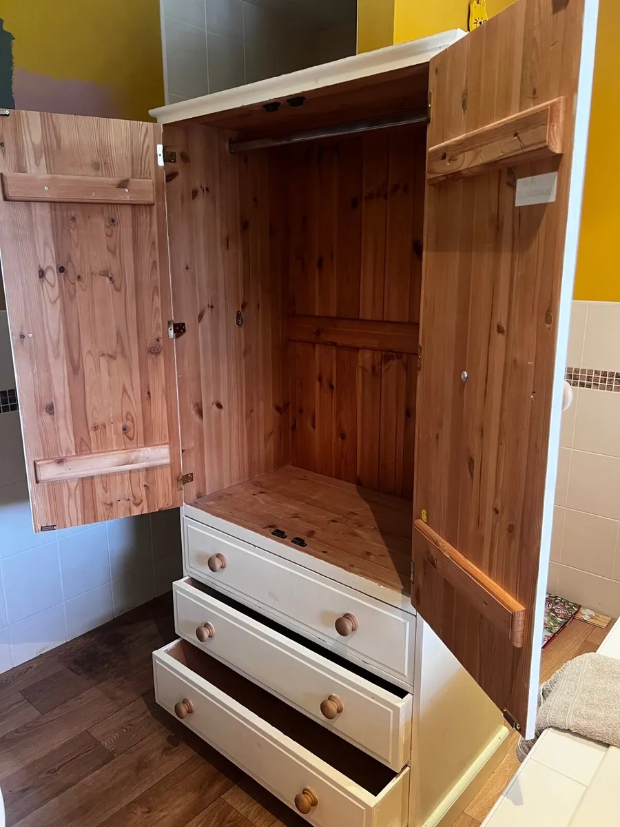 Free Wardrobe - Image 2