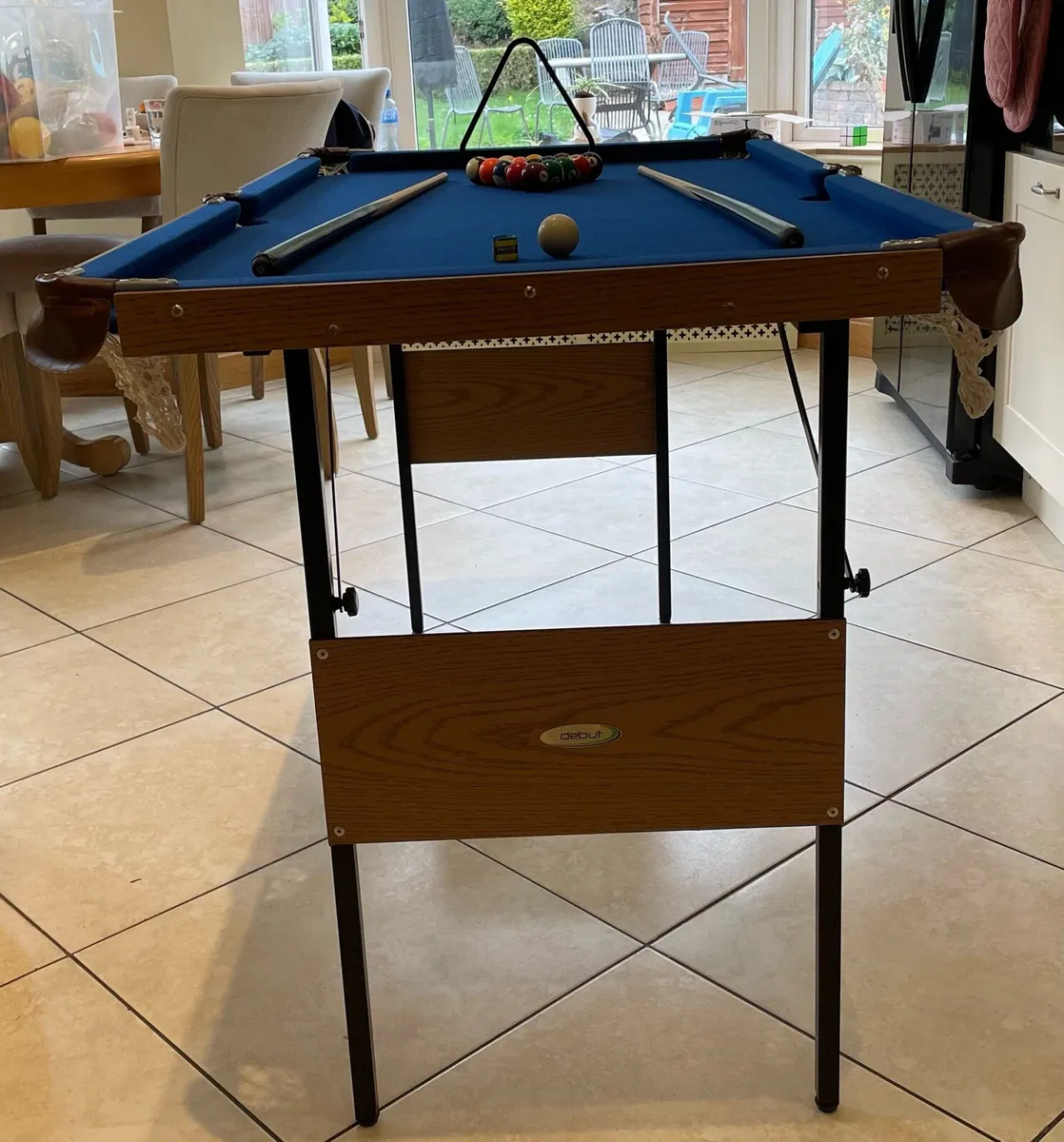 Kids folding pool table - 4.5 x 2.25 feet - Image 2