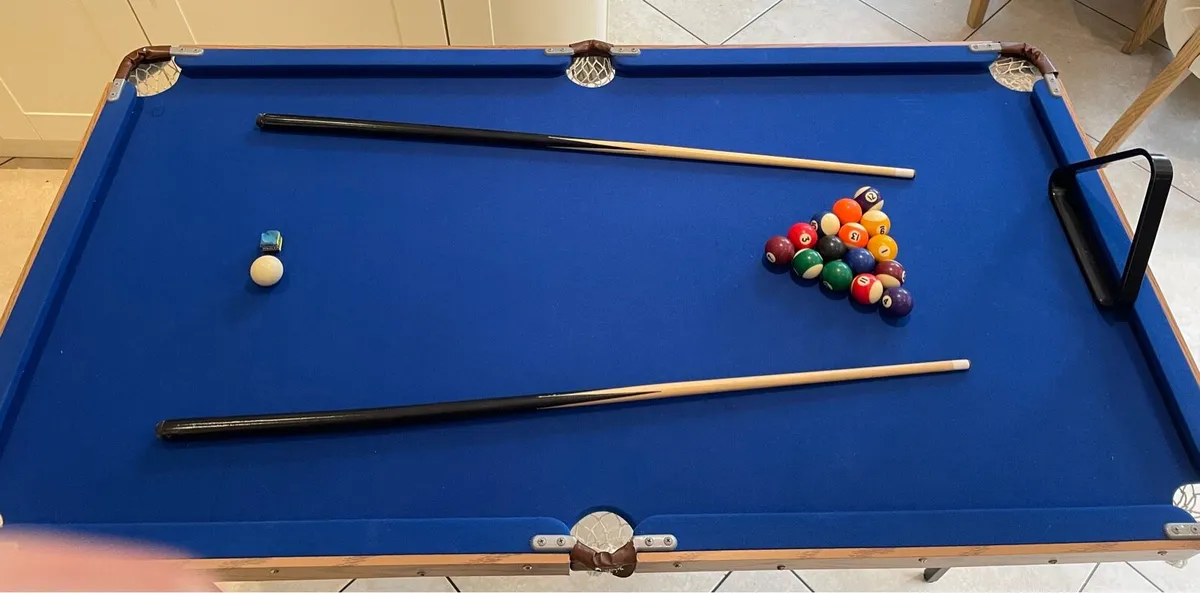 Kids folding pool table - 4.5 x 2.25 feet - Image 3