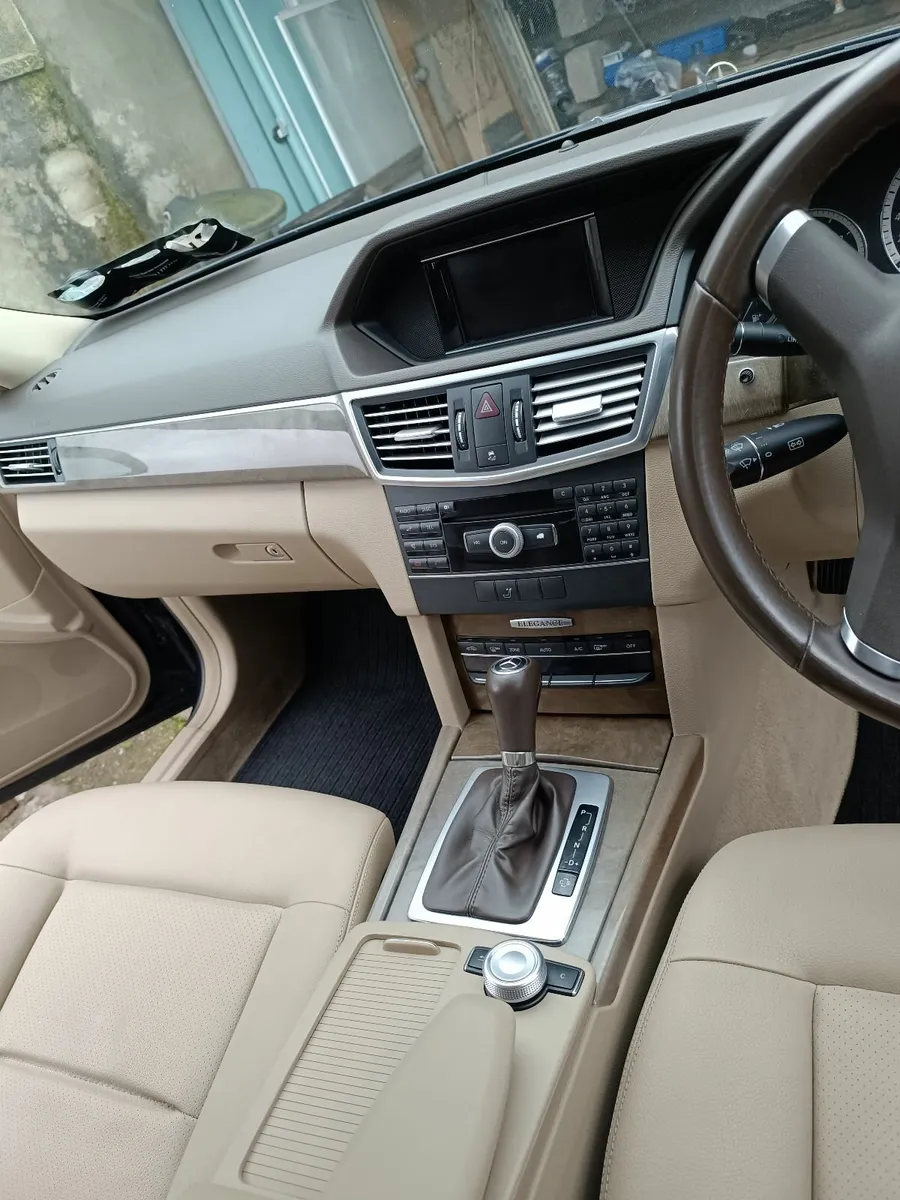 Mercedes-Benz E-Class 2010 - Image 2