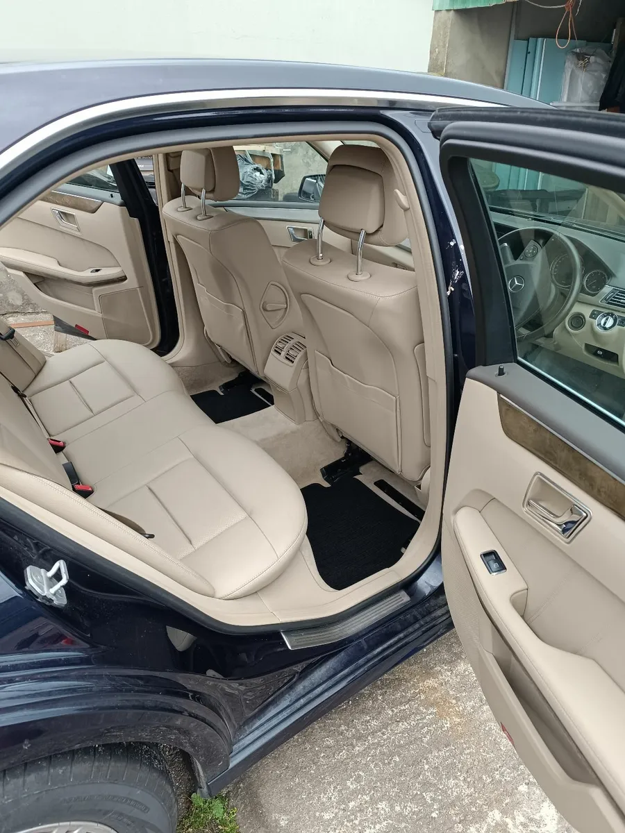 Mercedes-Benz E-Class 2010 - Image 4