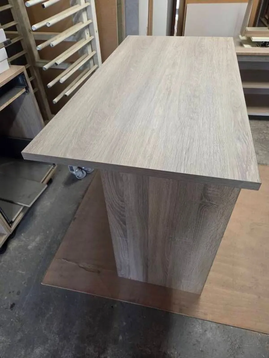 kitchen Island - Image 4