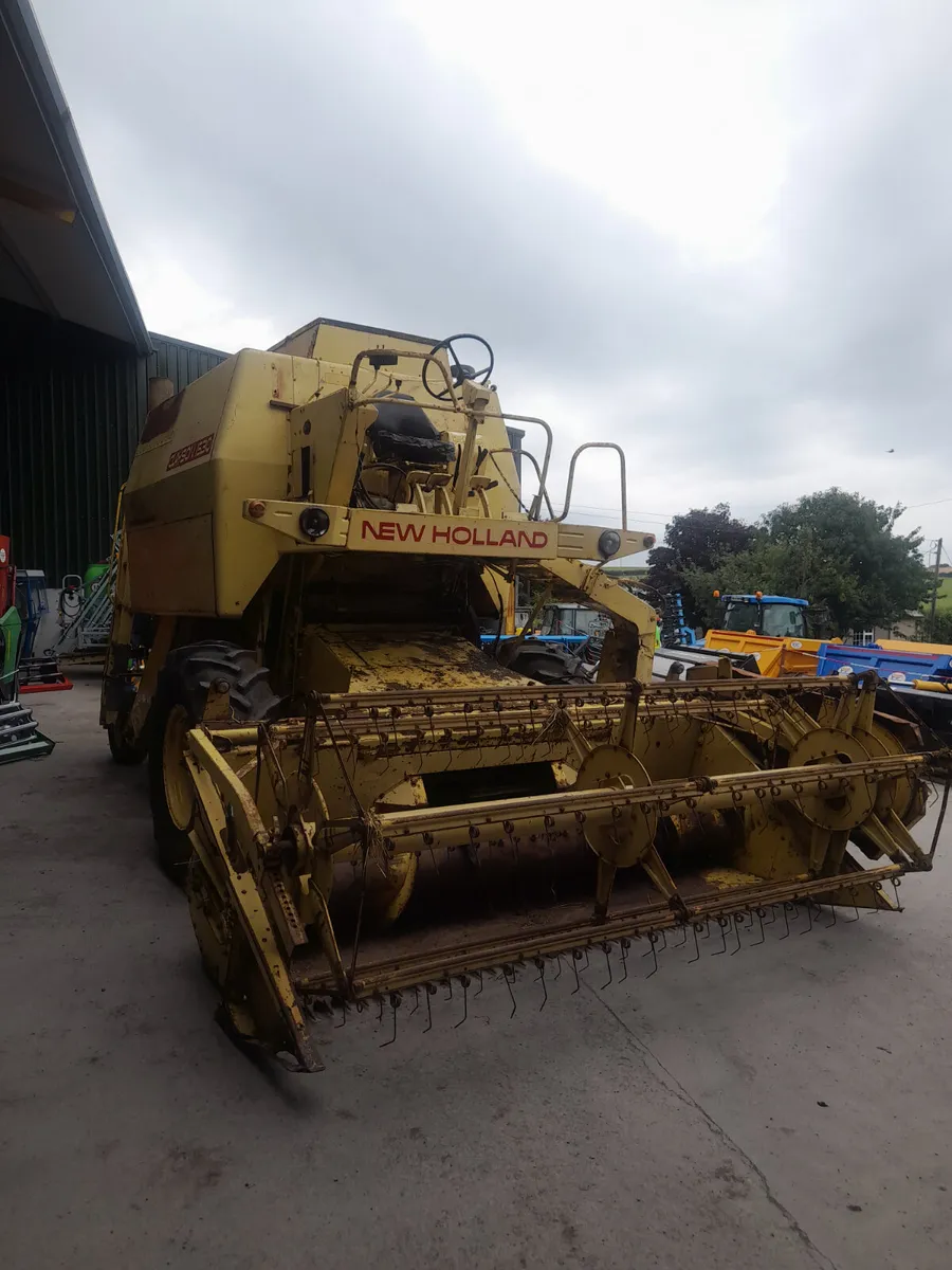 Newholland 1530 combine - Image 2