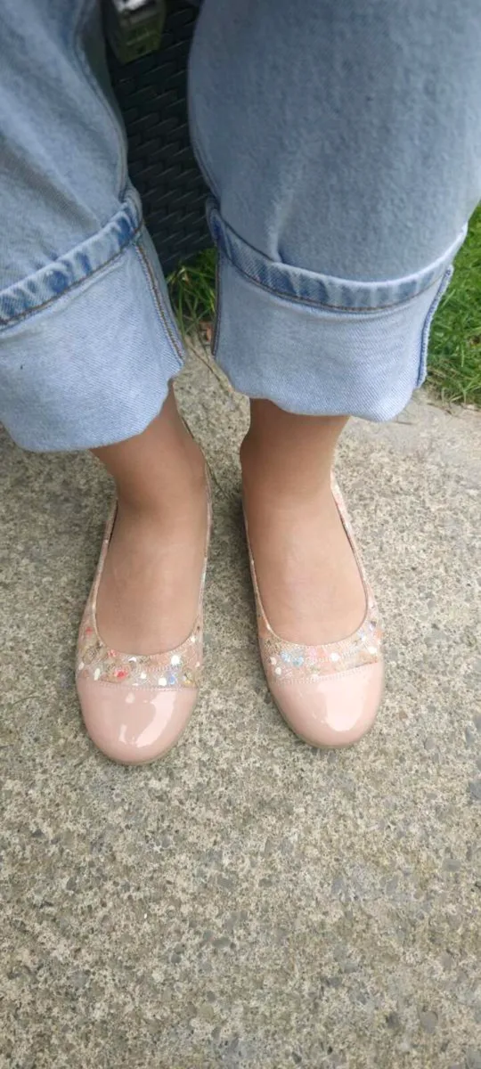 Shoes Size UK4/EU37 - Image 2