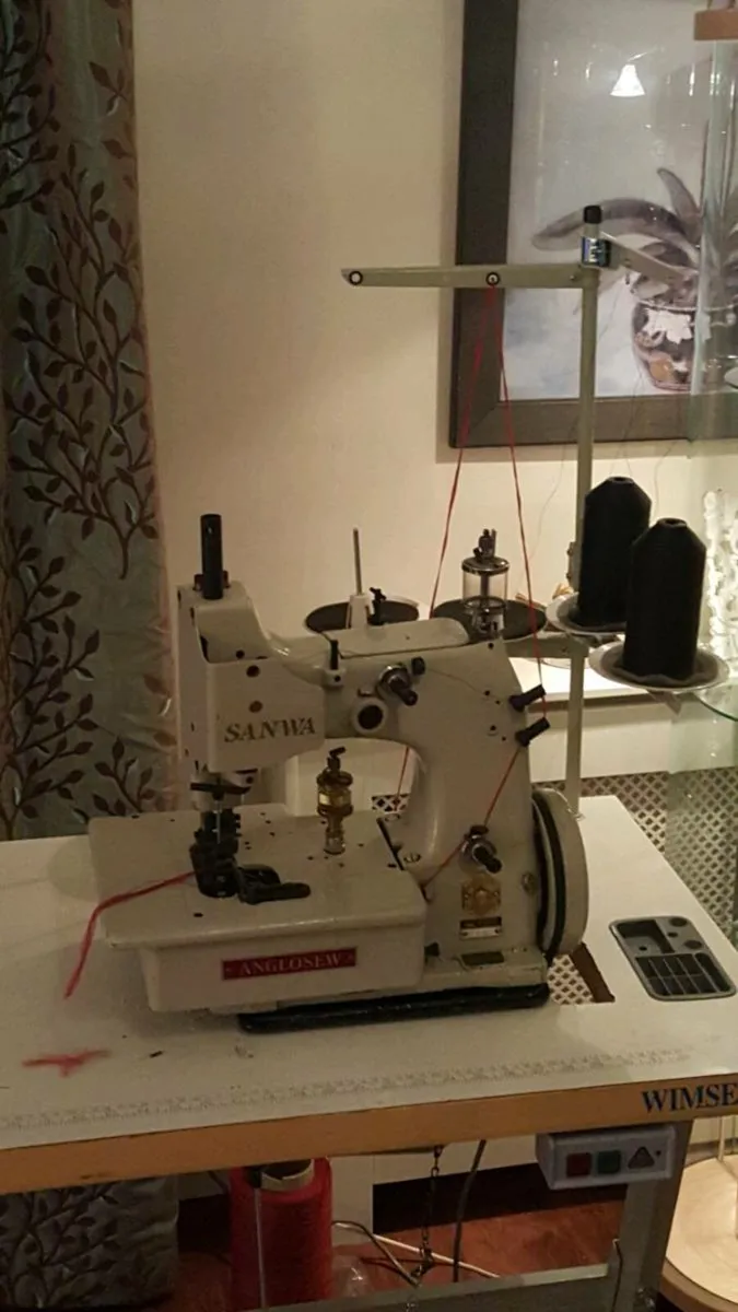 Carpet binding machine