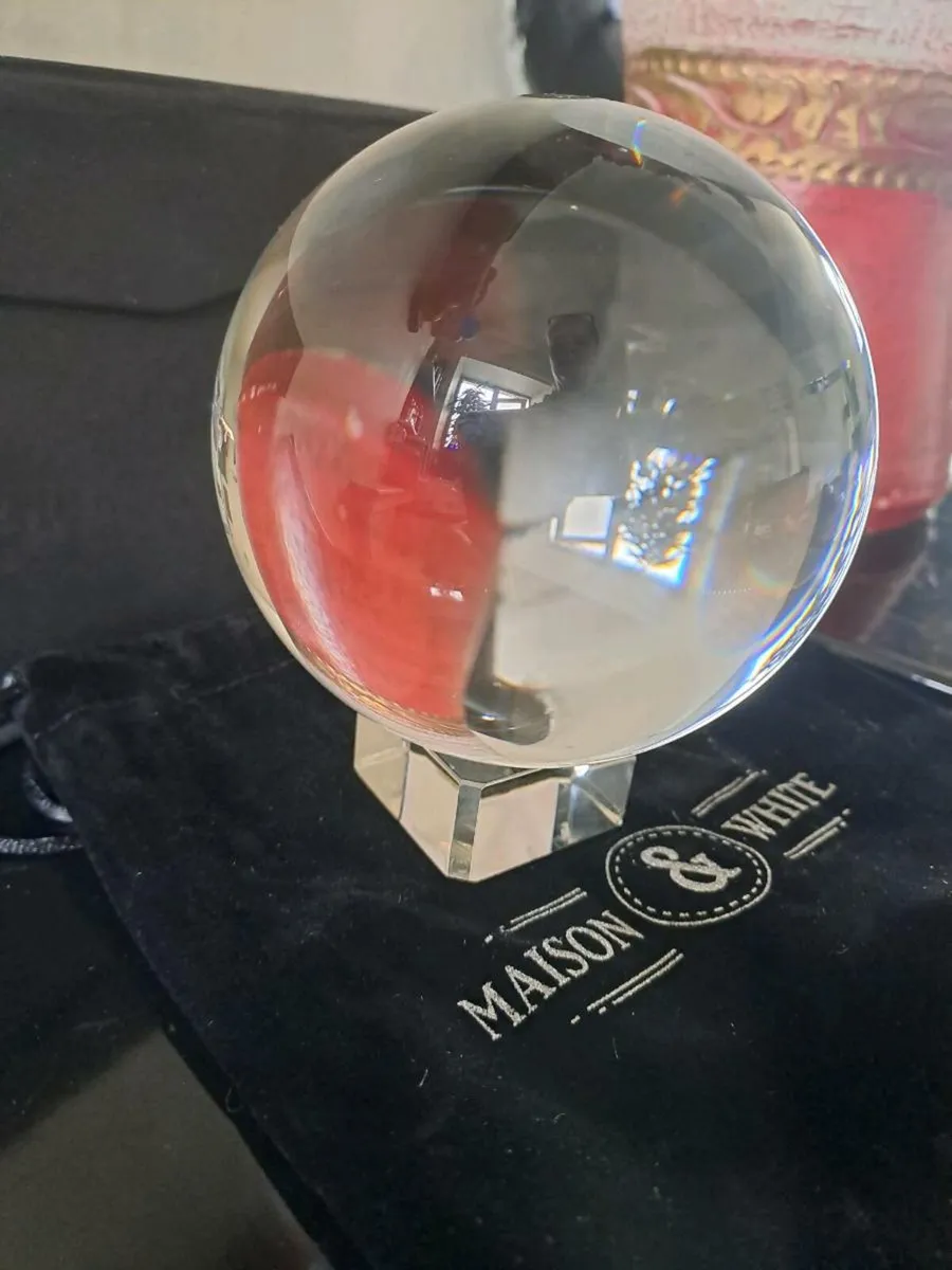 Maison and White Crystal ball - Image 2