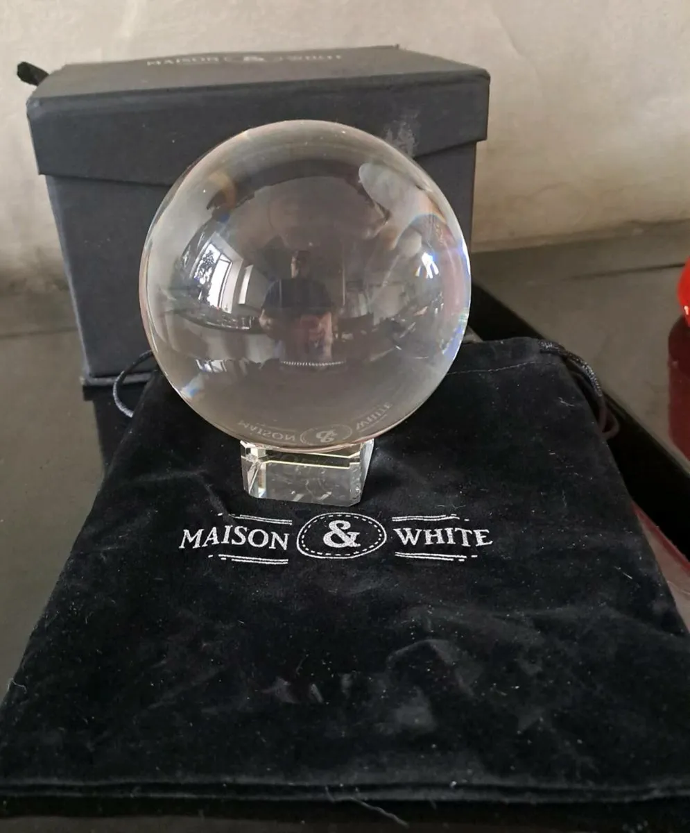 Maison and White Crystal ball - Image 3