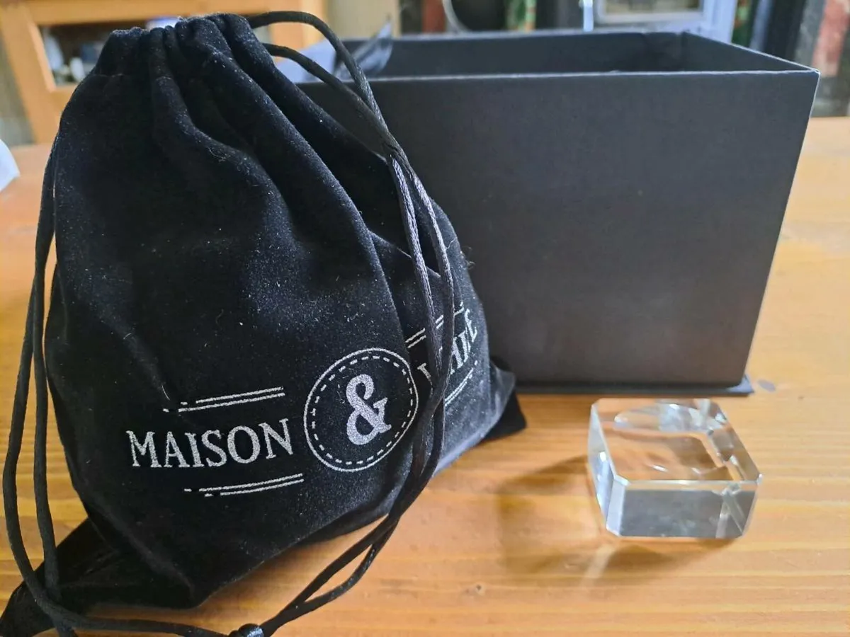 Maison and White Crystal ball - Image 4