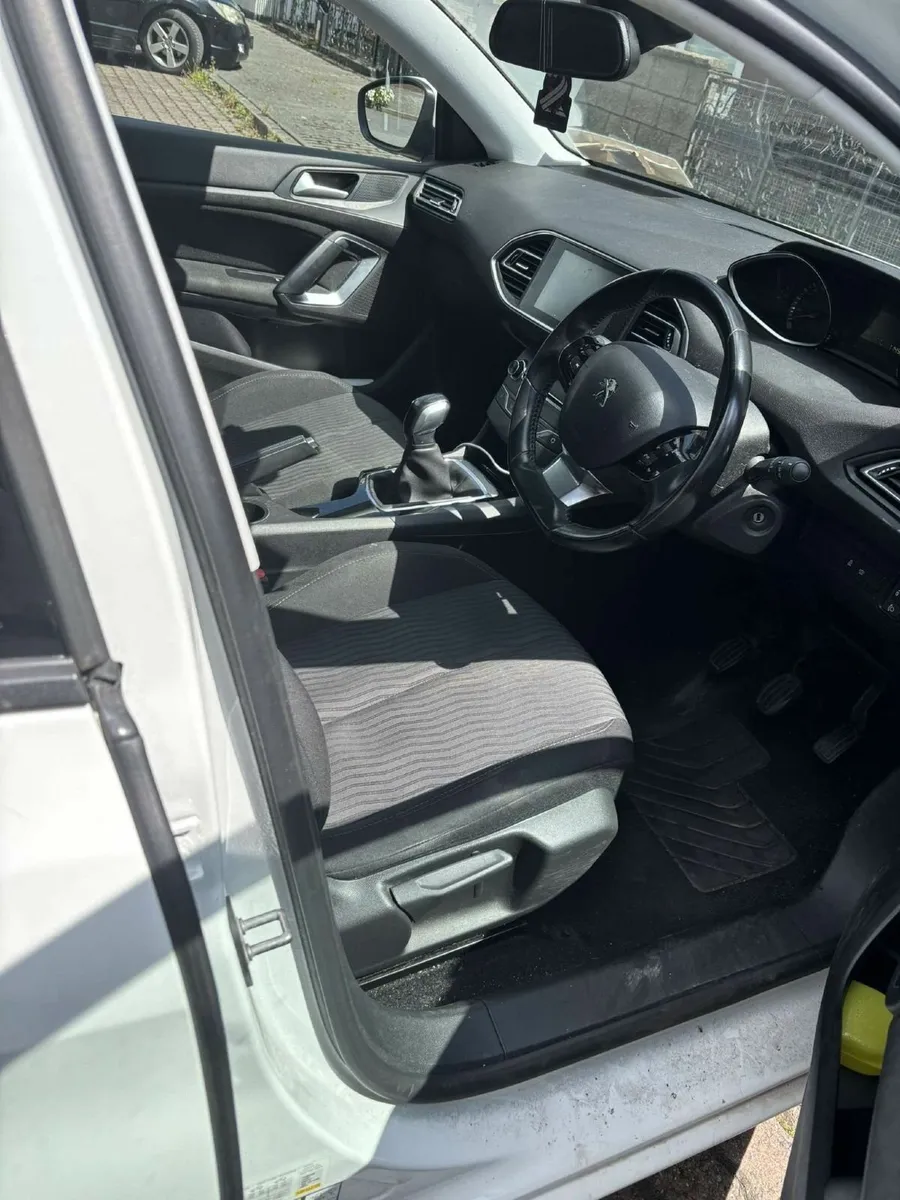 Peugeot 308 2016 - Image 4