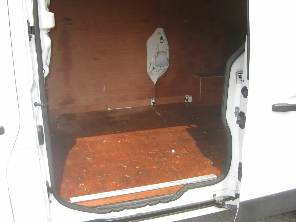 Renault Trafic 2022 - Image 2