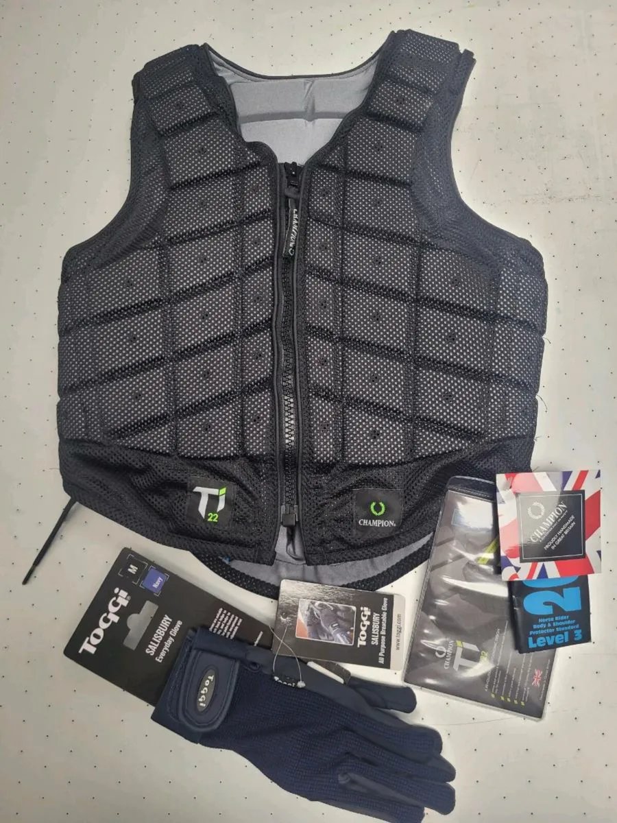 Child’s Back Protector & Riding Gloves - Image 1