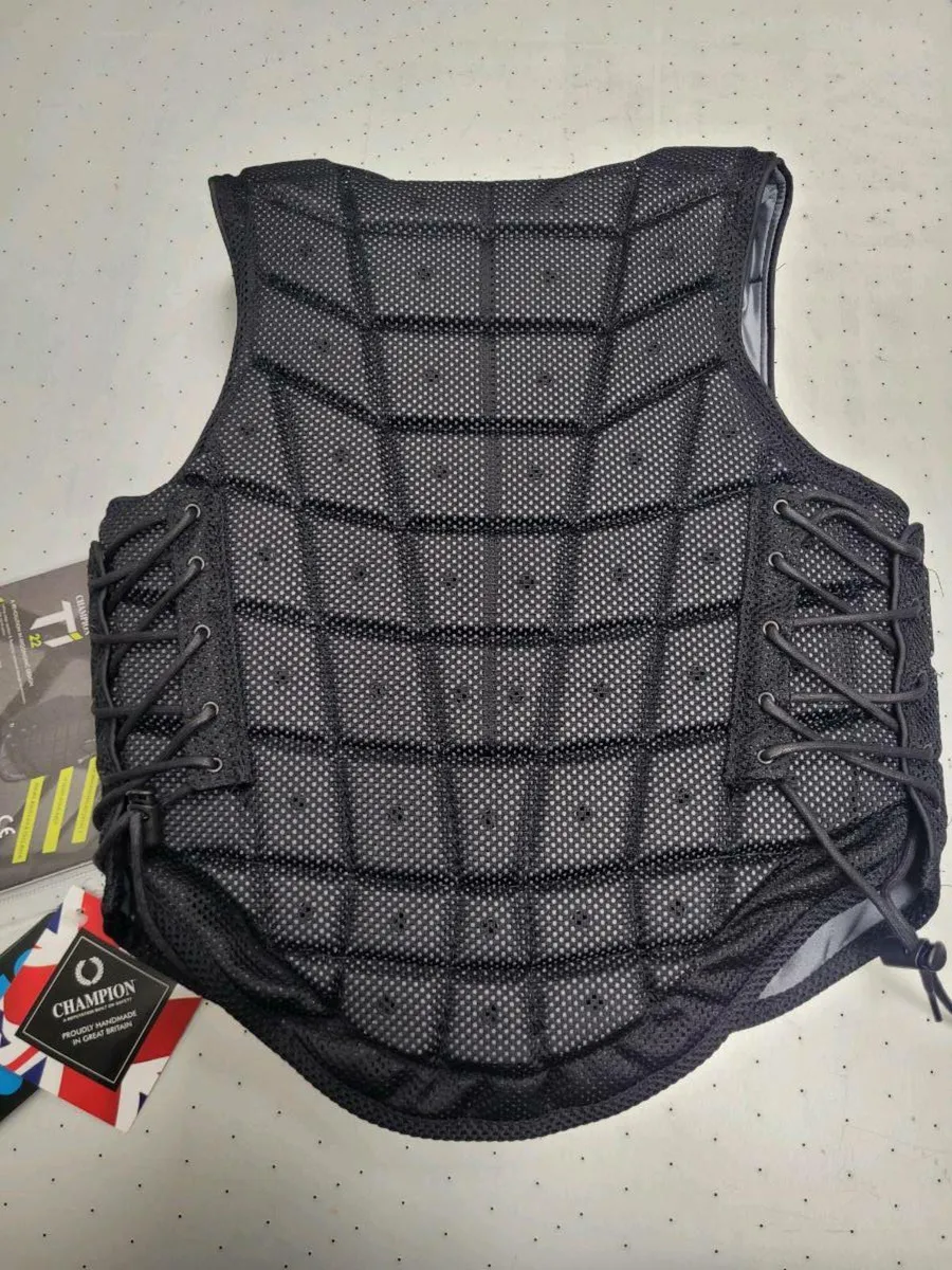 Child’s Back Protector & Riding Gloves - Image 3