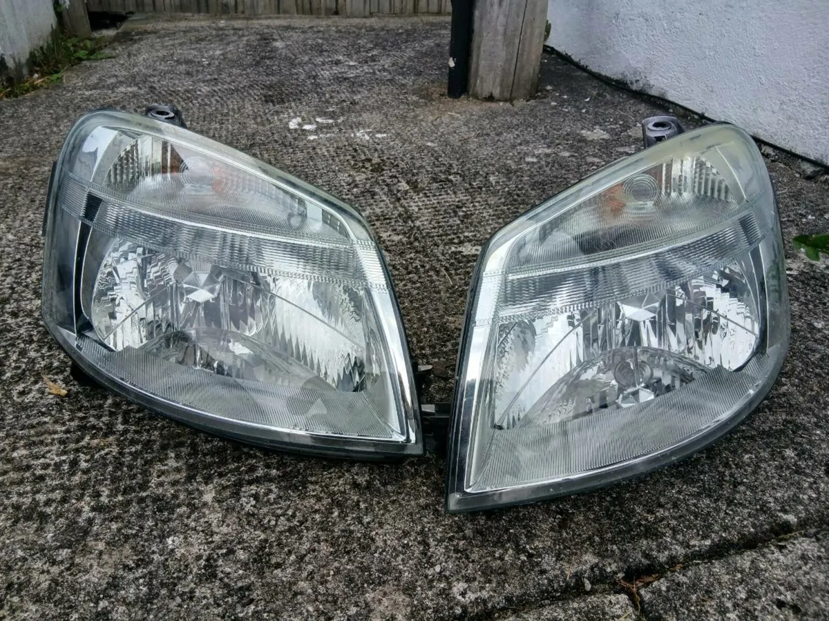Peugeot partner MK1 headlights - Image 1