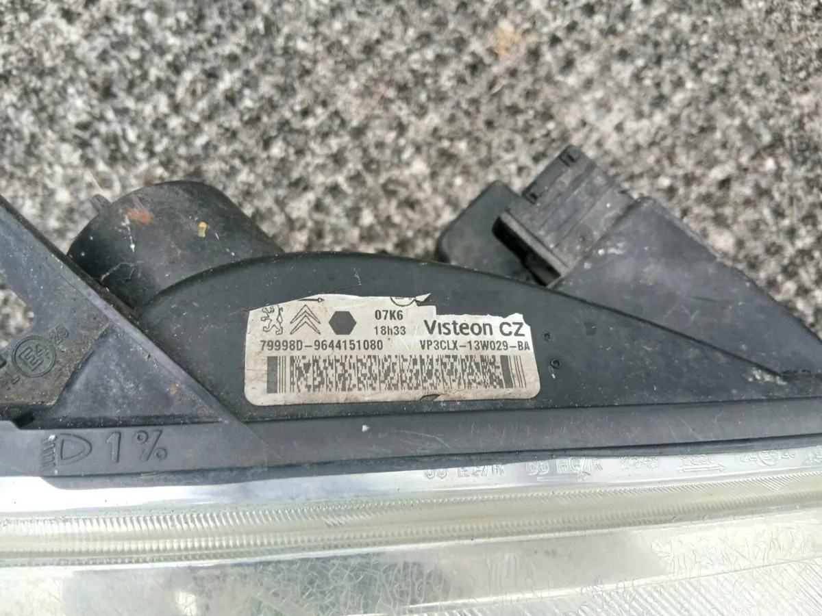 Peugeot partner MK1 headlights - Image 2