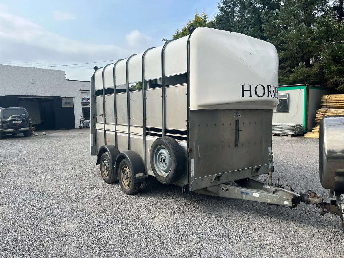 High roof cattle trailer with new breaks - Image 1