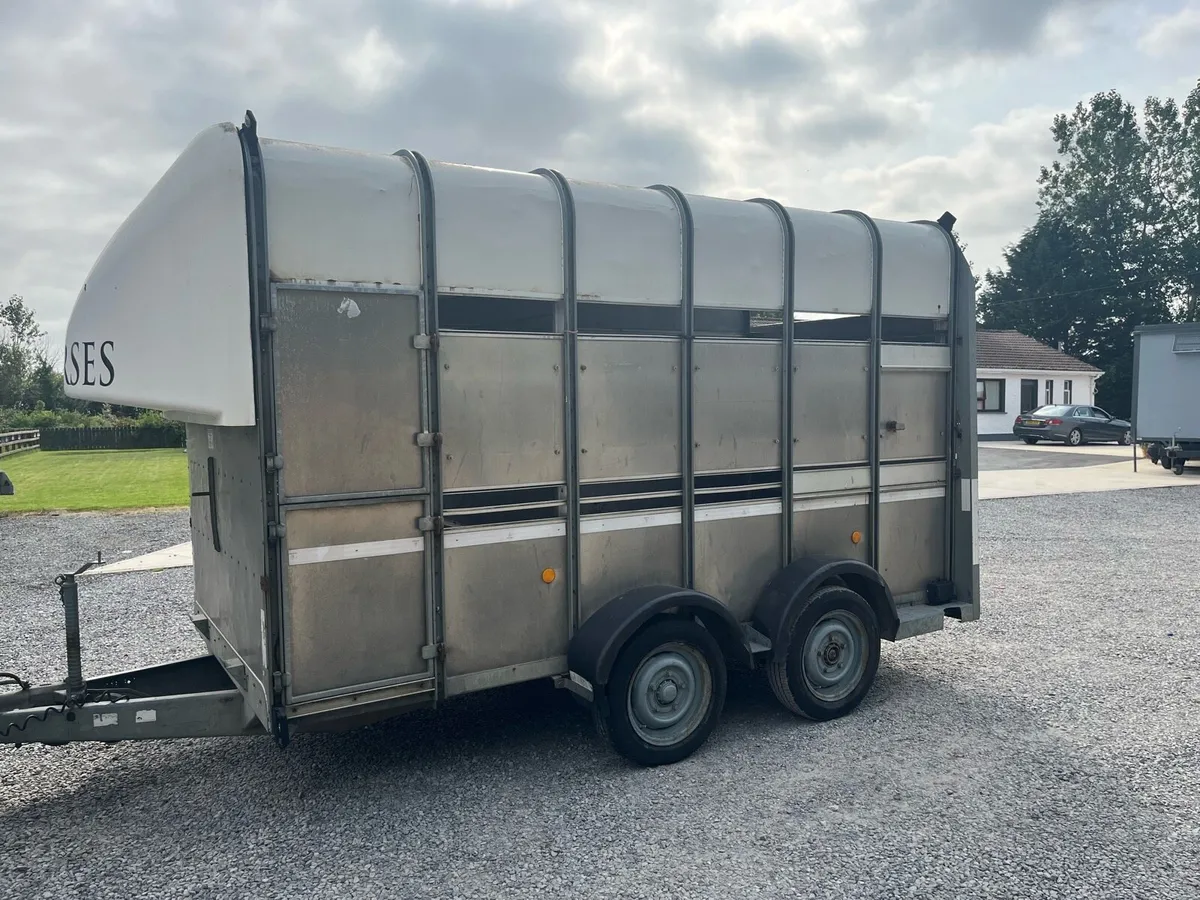 High roof cattle trailer with new breaks - Image 2