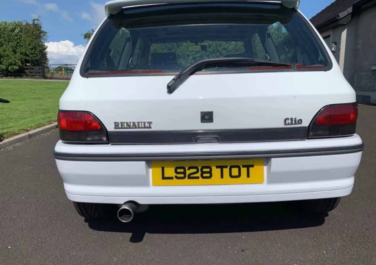 Renault Clio 1993 - Image 2