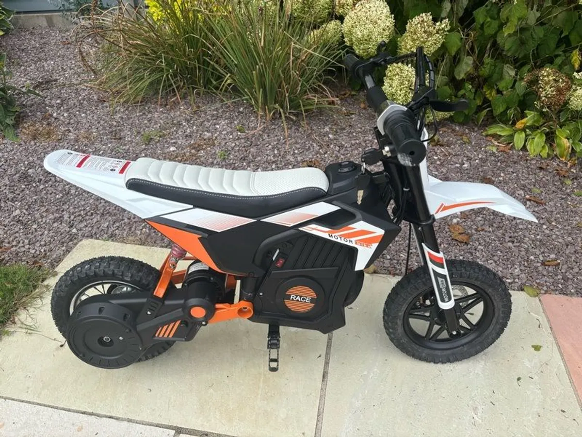 Dirt Race Scrambler 24V Electric Ride On Motorbike Orange - Image 3
