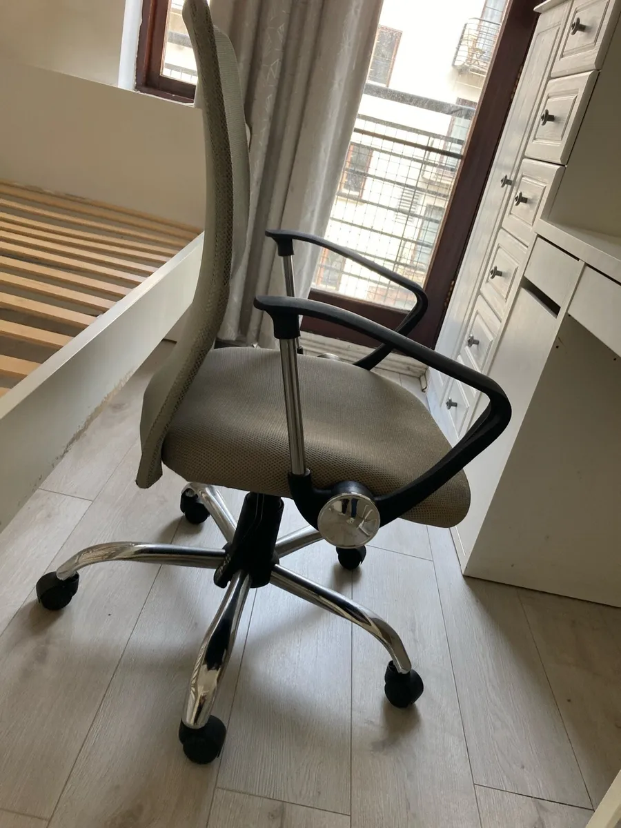 Office chair free to go