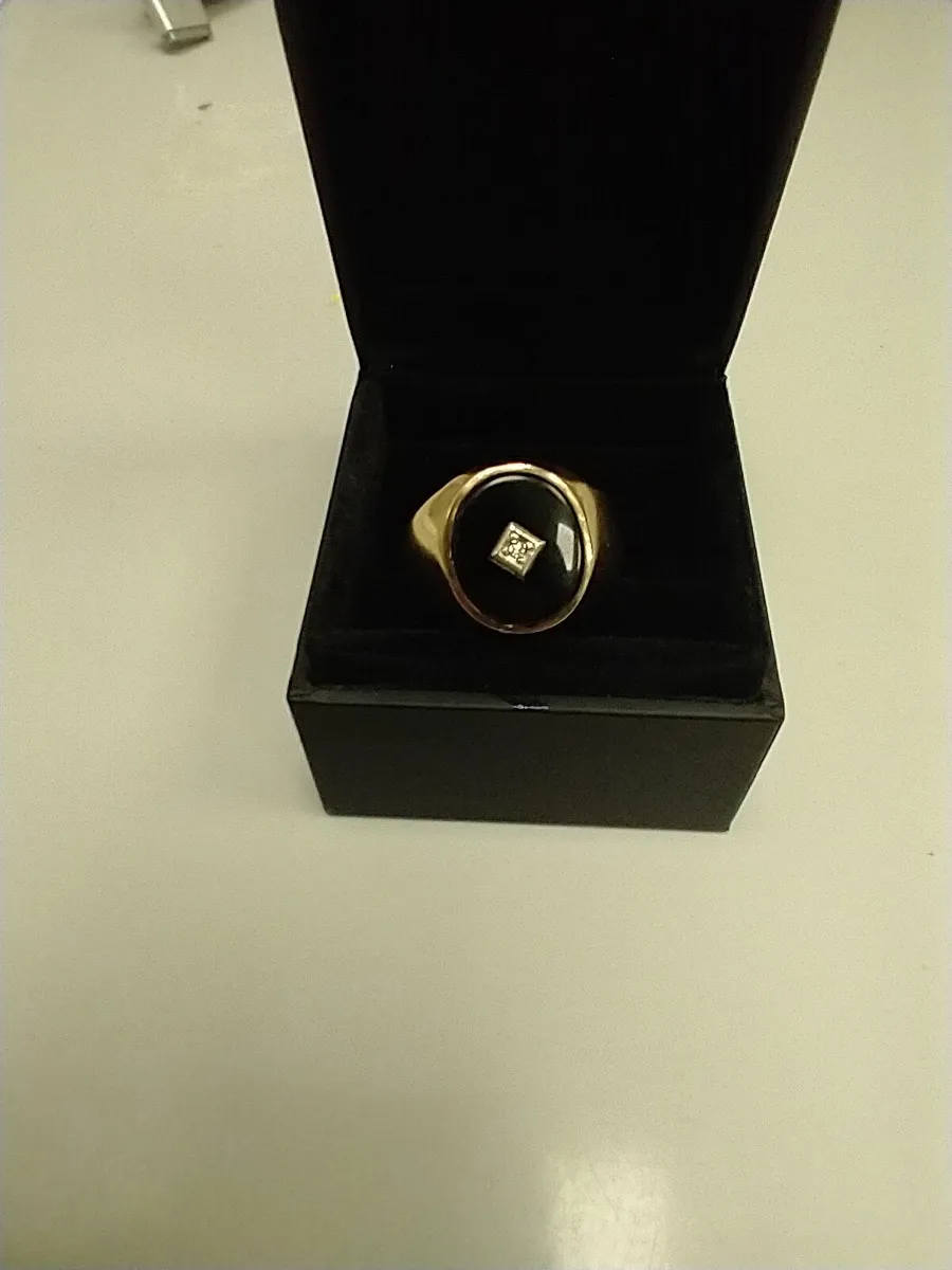 9ct Gold Ring w/ Diamond 9k - Image 2
