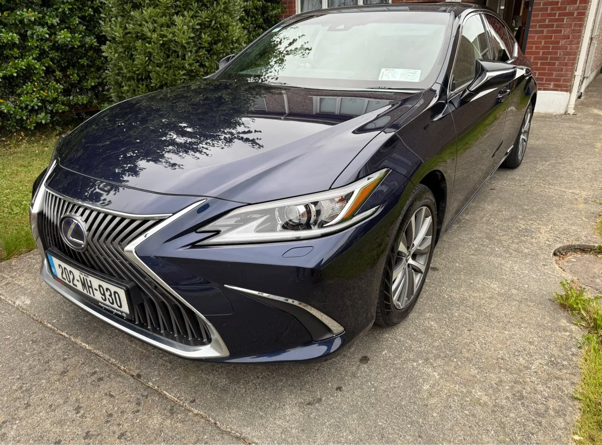Lexus ES300H - Image 1