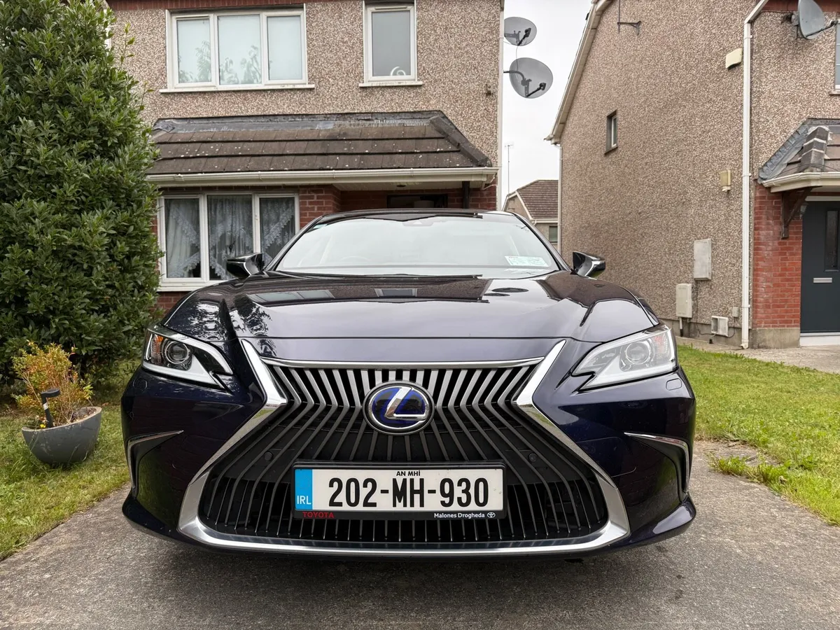 Lexus ES300H - Image 2