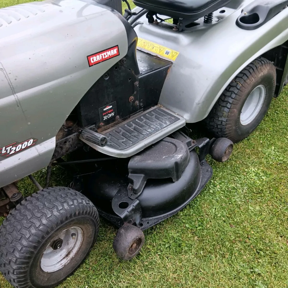 20hp Briggs, Hydrostatic Craftsman 42" deck - Image 4