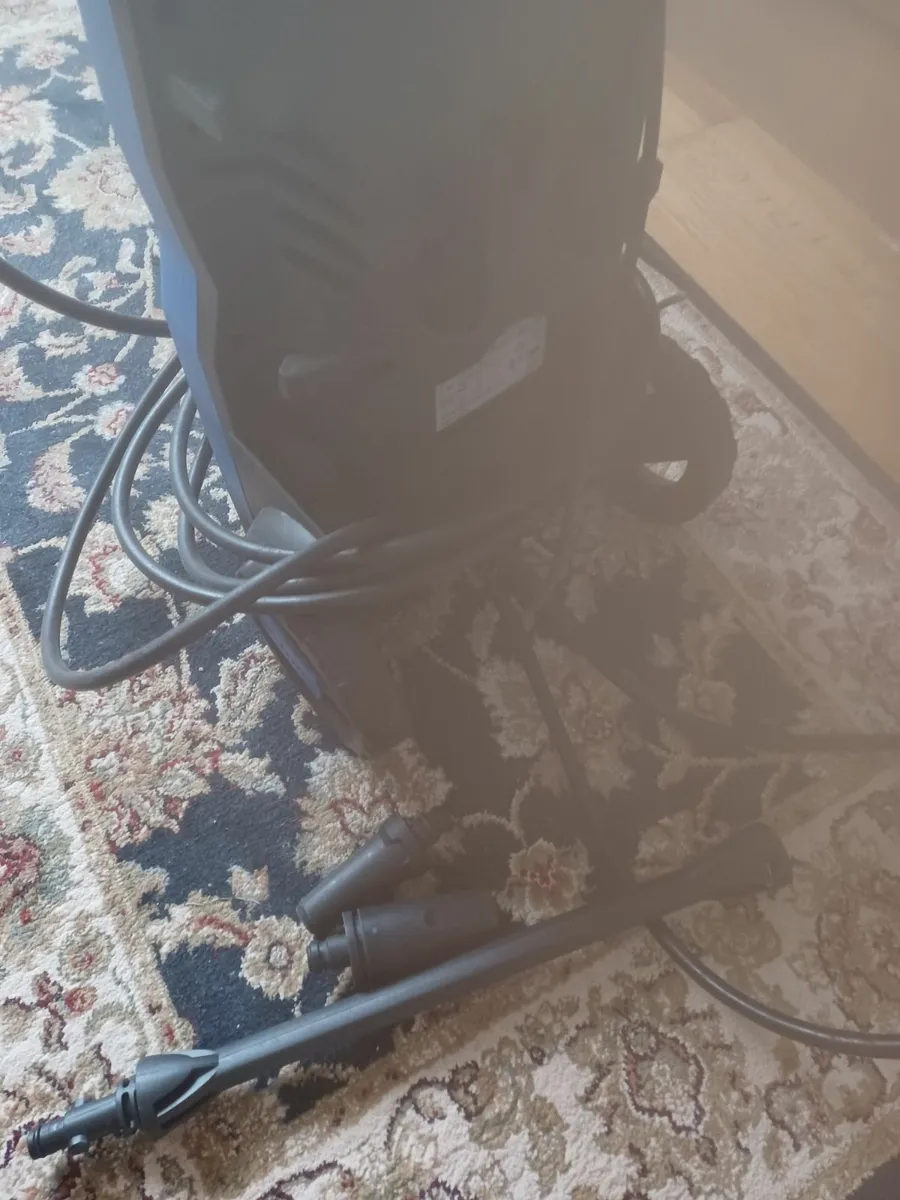 Water pressure - Image 3