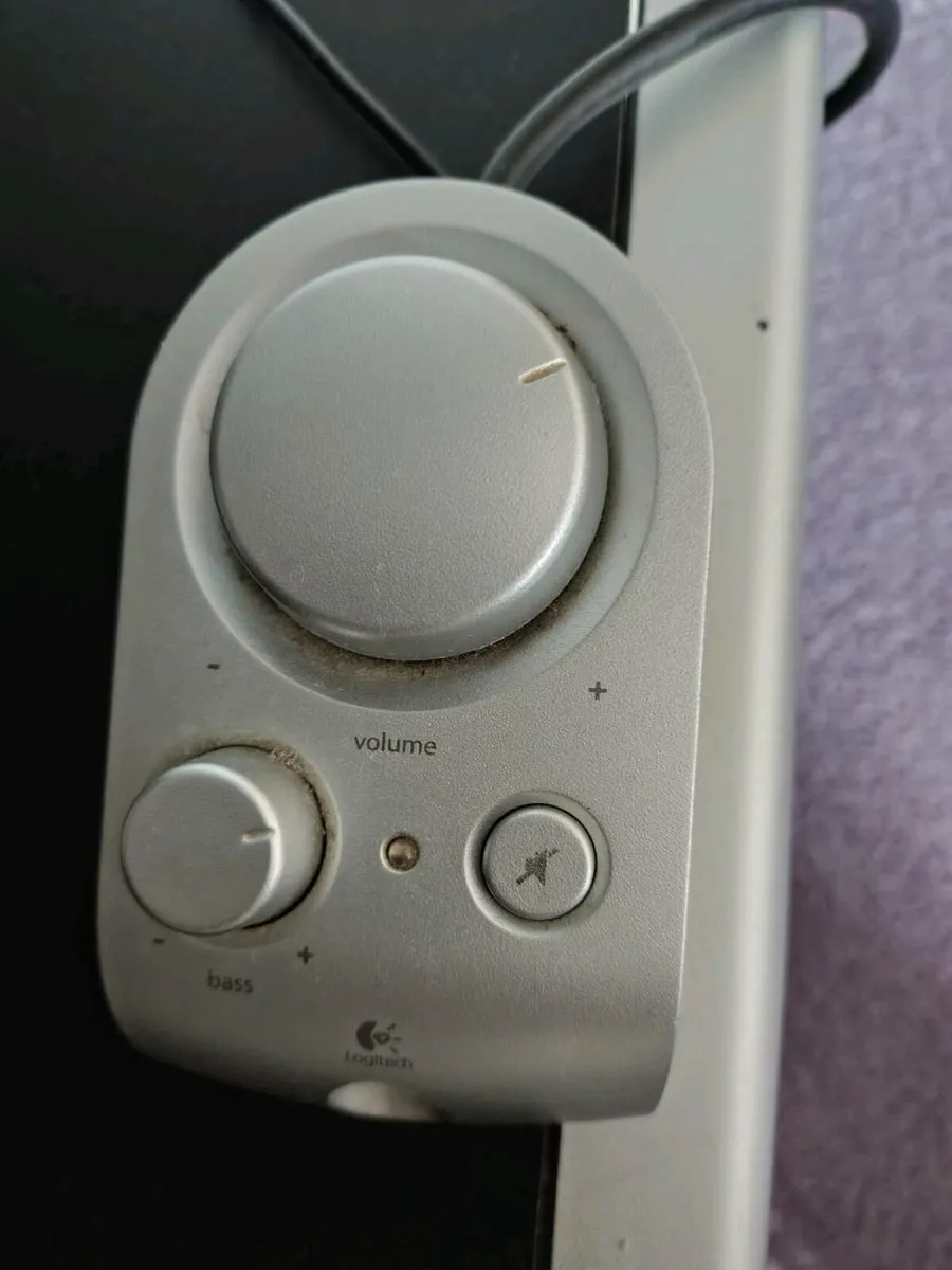 Logitech z2300 2-1 system - Image 2