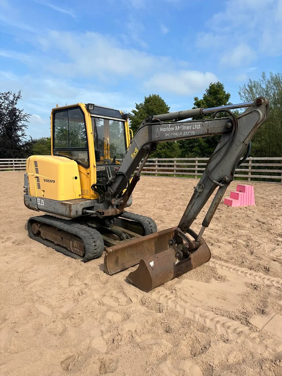 Volvo Mini Digger EC25 - Image 1
