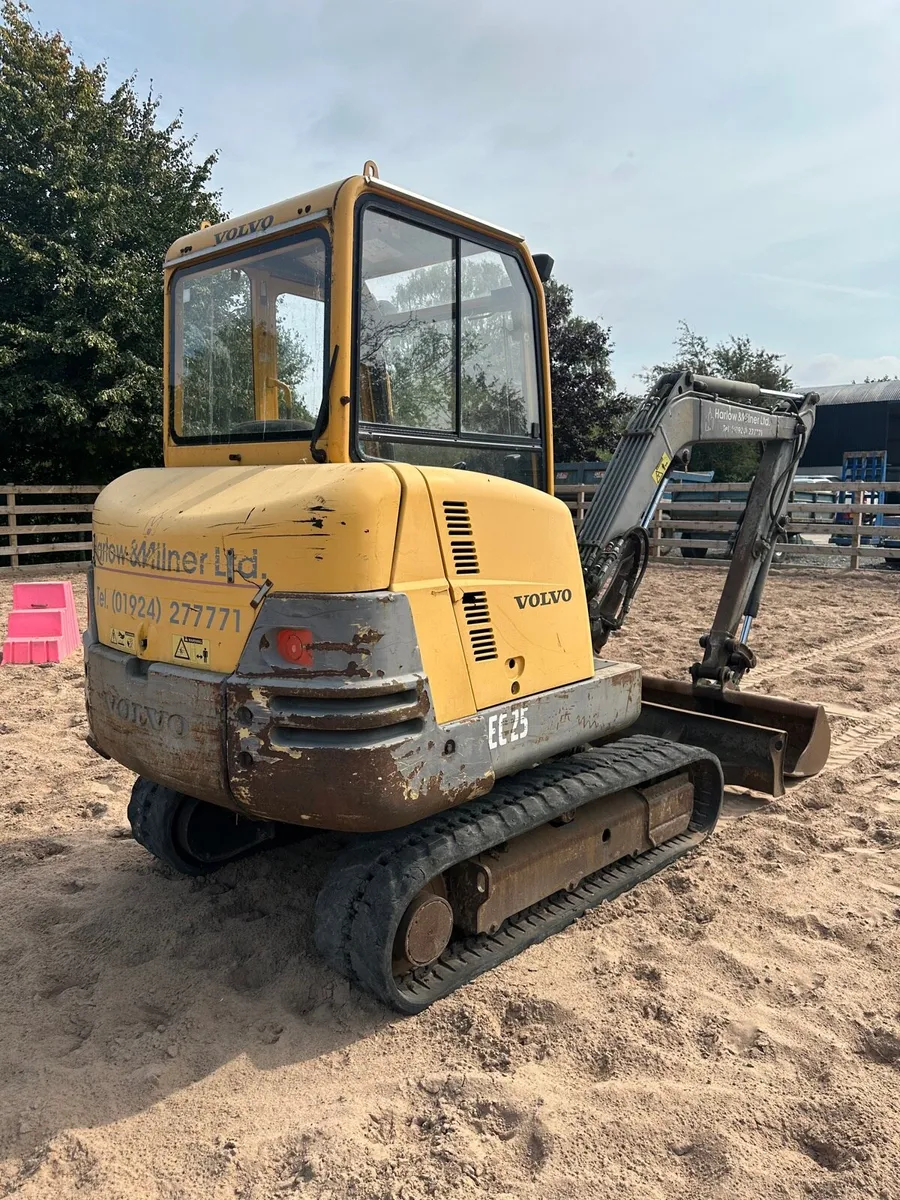 Volvo Mini Digger EC25 - Image 2