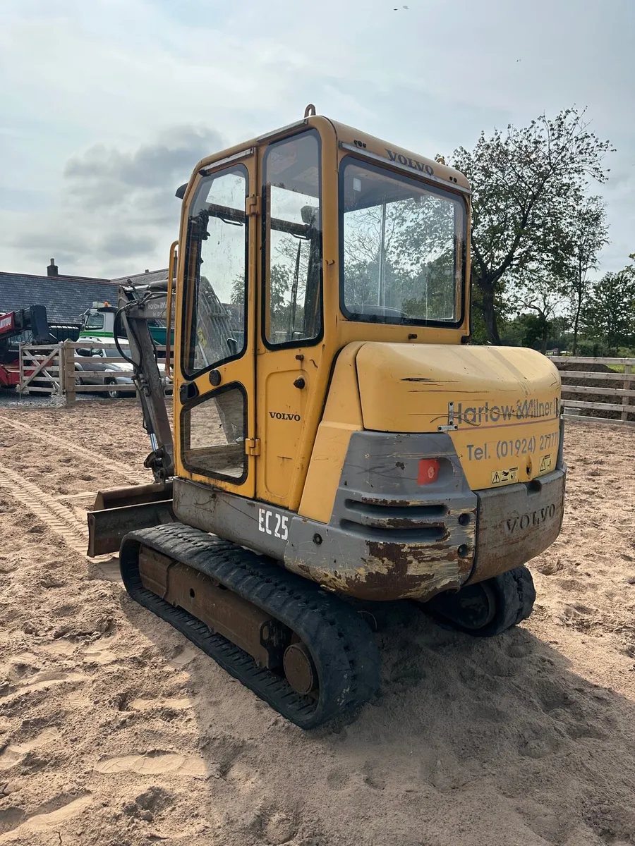 Volvo Mini Digger EC25 - Image 3
