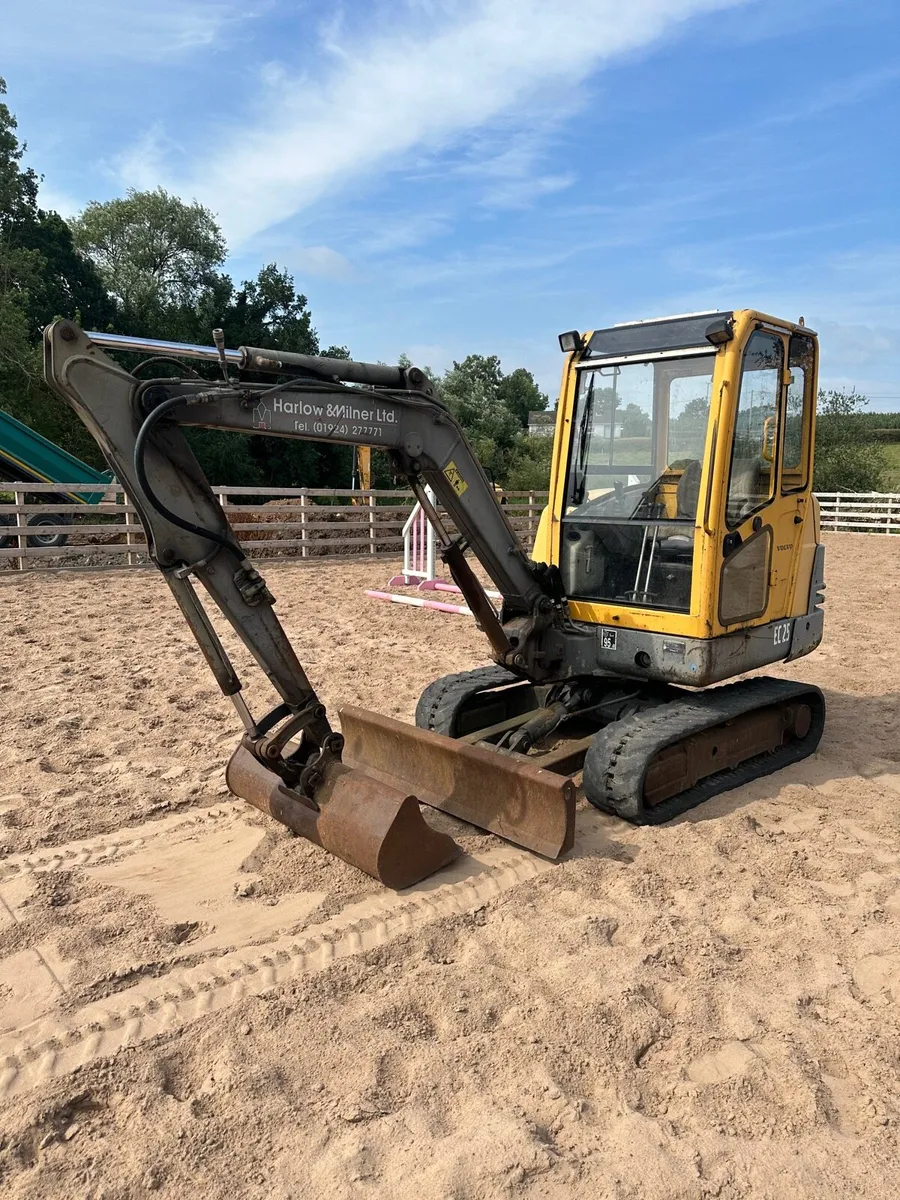 Volvo Mini Digger EC25 - Image 4