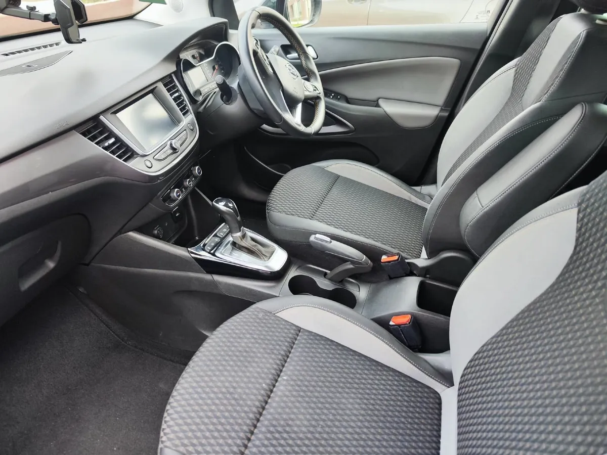 Opel Crossland X 2018 - Image 2