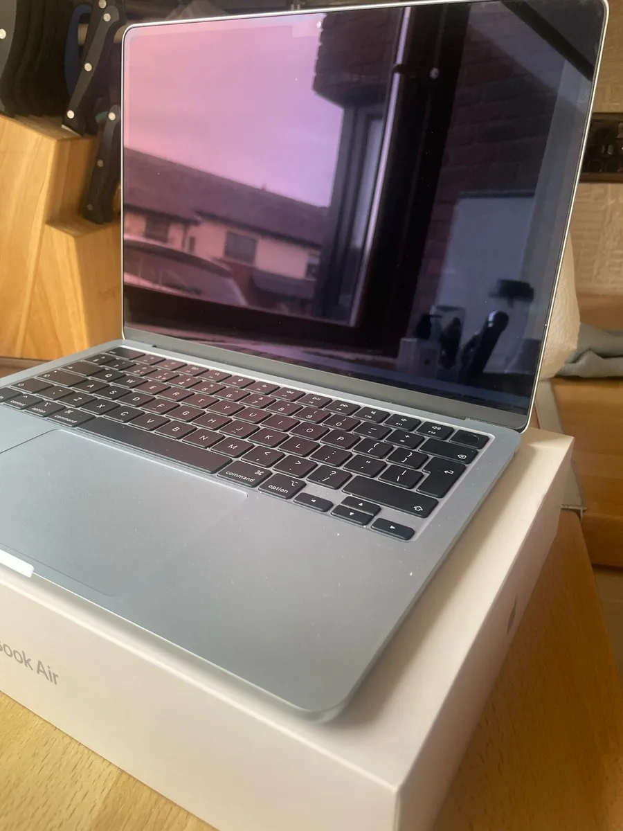 2025 MacBook Air 13” Screen 256gb Storage - Image 2