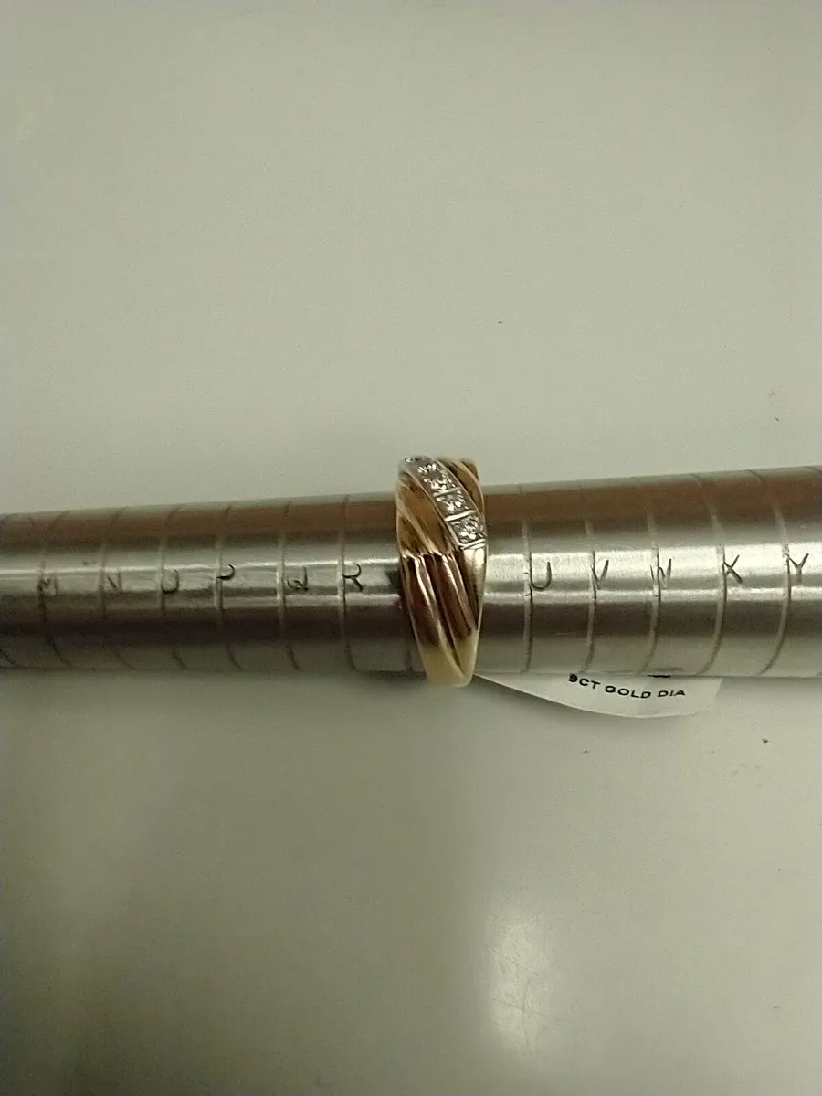 9ct Gold Ring 5 Stone Diamond 9k - Image 4
