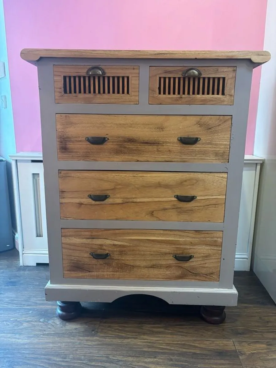 Lovely chest of drawers - Image 1