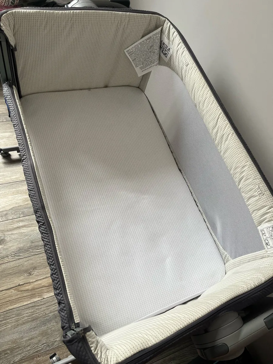 Chicco next to me - Image 3