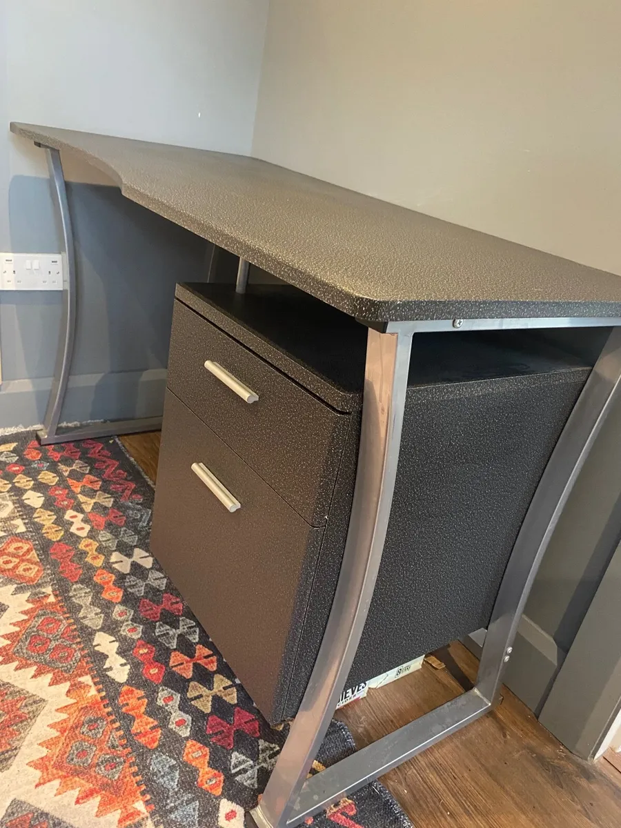 Desk - Image 2