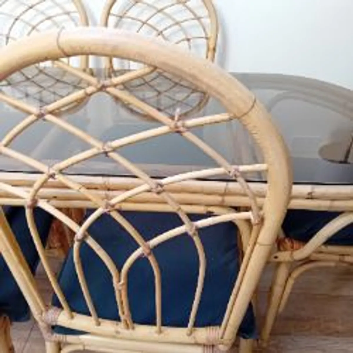 Table & 6 chairs - Image 2