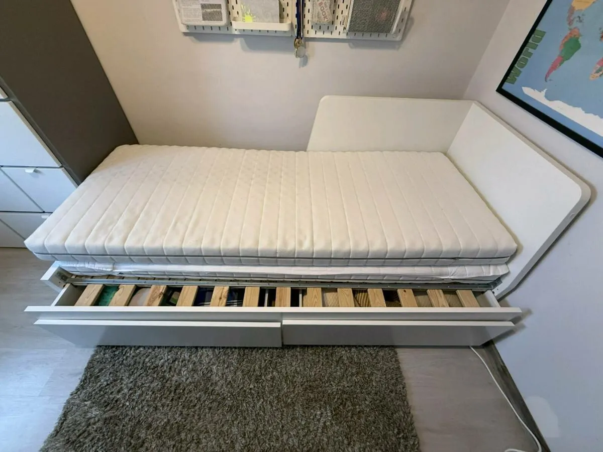Bed - Image 2