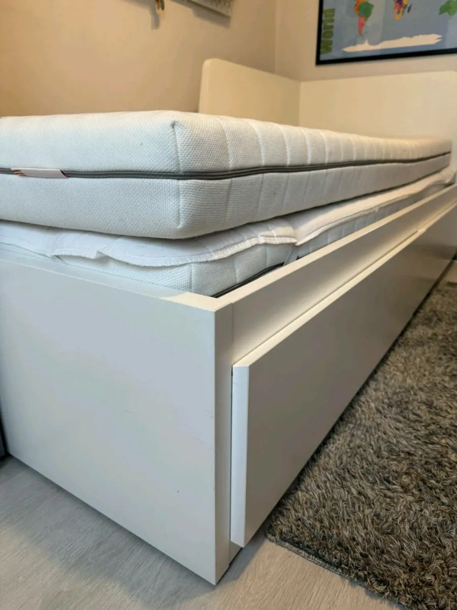 Bed - Image 3